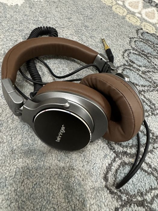 Casti Behringer bh470