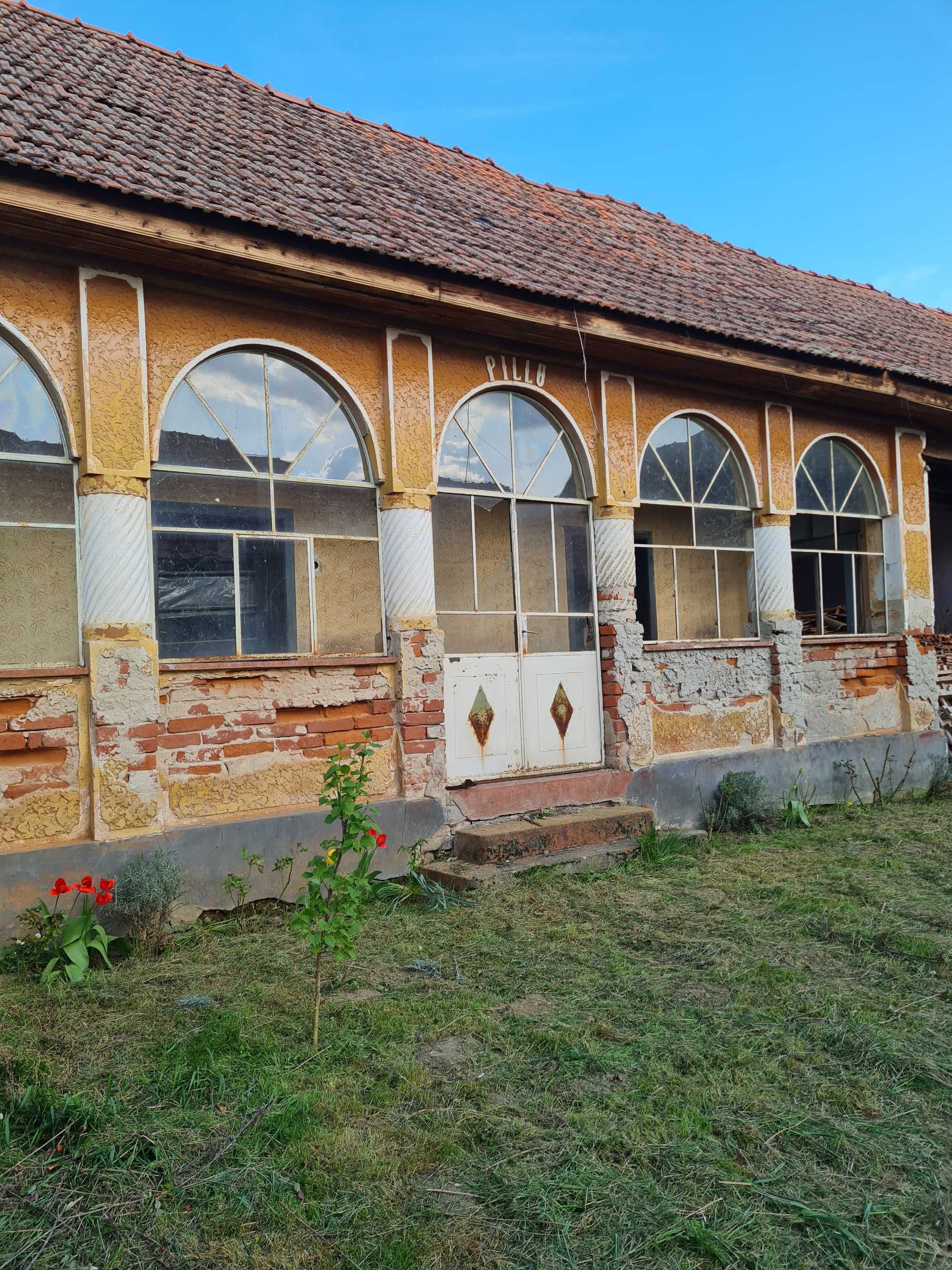 Sârbova. Casă veche de vânzare