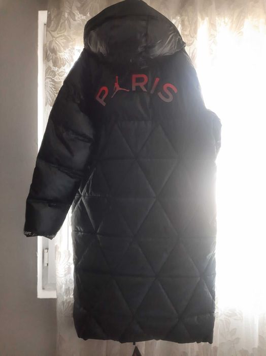 Vand Geaca Jordan Marimea M si merge si ca Xl pret 1600 ron nouă