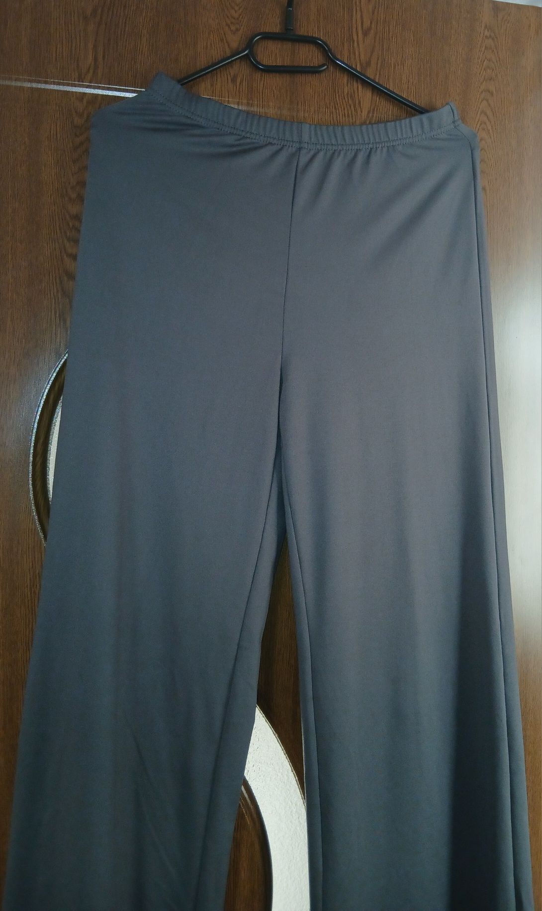 Pantaloni evazați.Sunt luați de pe shein