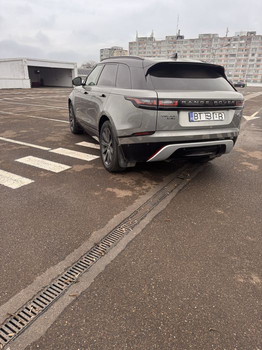 Range Rover Velar R-Dynamic • 2.0 Benzină • / schimb