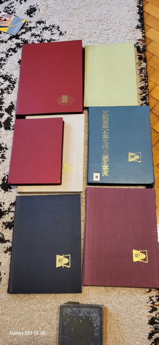 Vand clasoare timbre anii 70-80 90..colectii,carti informative