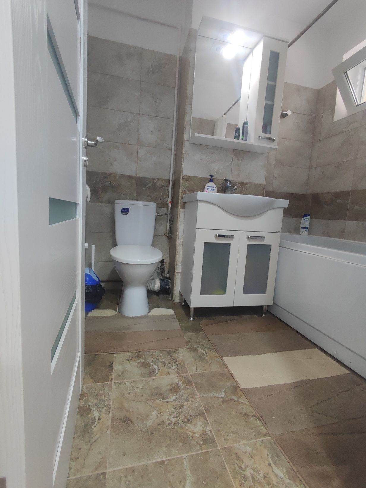 De închiriat apartament in M6 Târgoviște