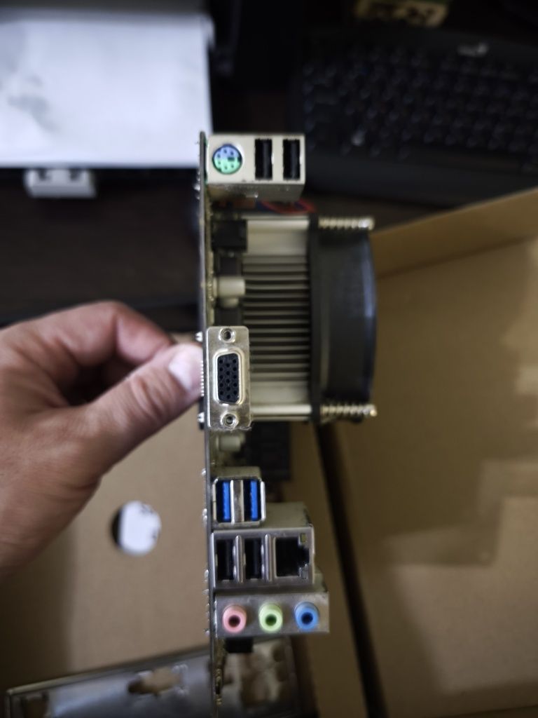 Комплект материнской платы ASRock H81M-VG4,процессор i3-4130,кулер,озу