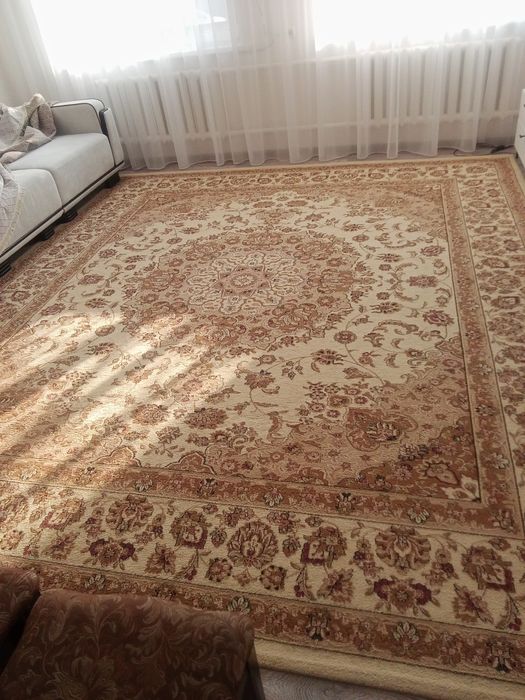 Продам турецкий ковёр оригинал в хорошем состоянии.