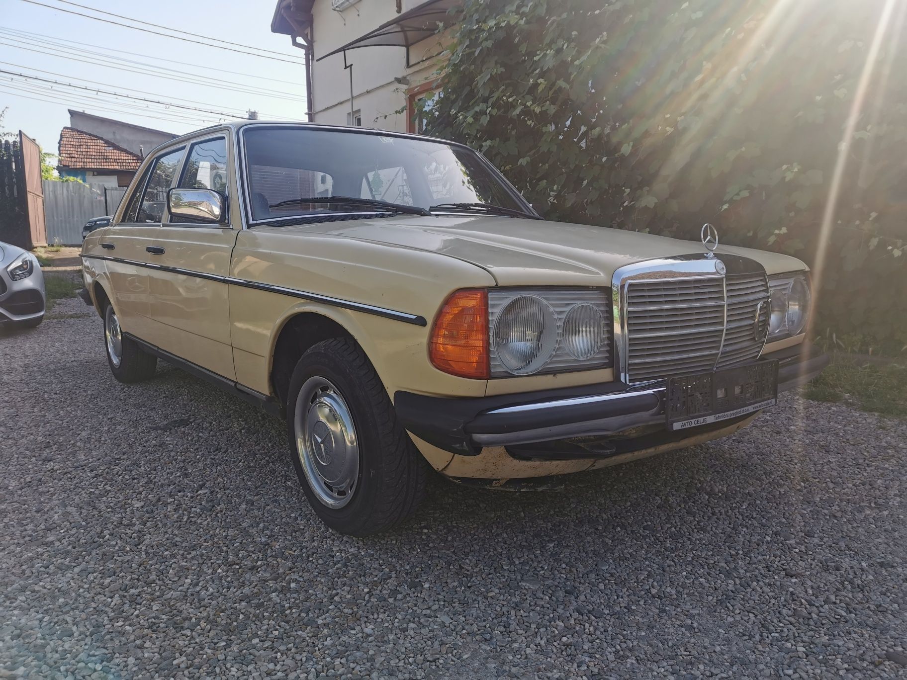 Mercedes Benz 200D w123