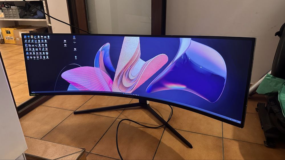 Monitor curbat Samsung Odyssey G9 49