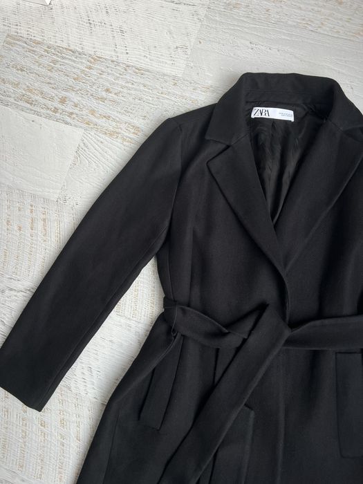 Черно палто Zara