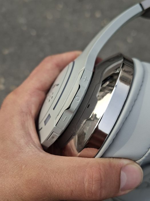 Продам свои наушники в нормально состоянии