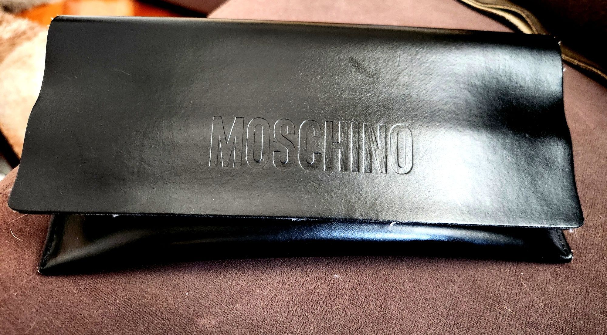 Дамски оригинални слънчеви очила LOVE MOSCHINO