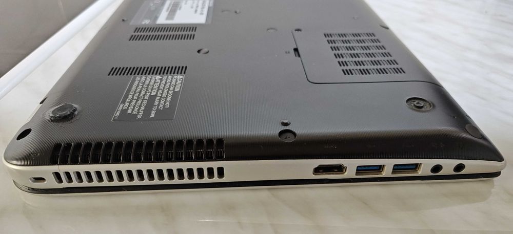 Лаптоп TOSHIBA SATELLITE P50-B-10V за части или ремонт