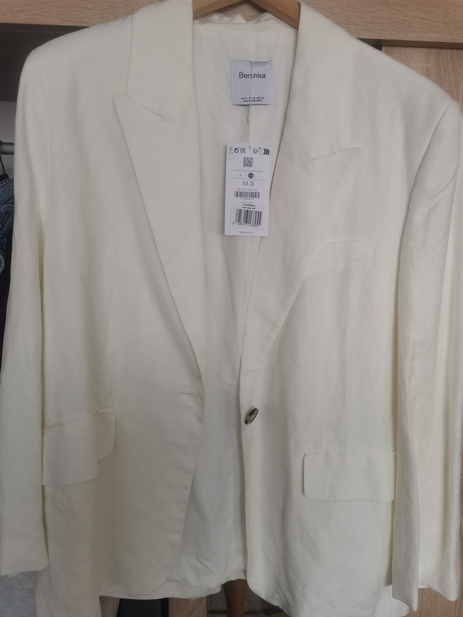 Блейзър Bershka в бяло