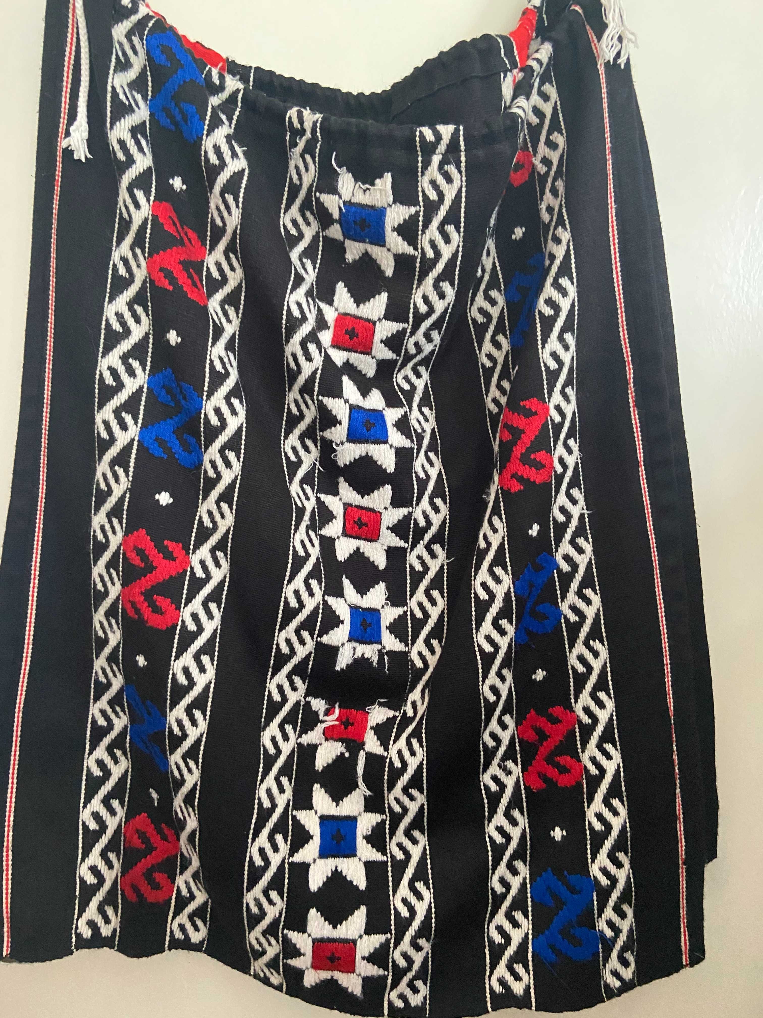 Vând costum popular de damă, autentic din Muntenia. Negociabil 1880 E.