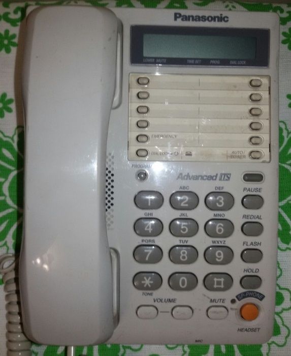 Panasonic KX-TS2365RU - проводной телефон c ЖК-дисплеем (спикерфон)