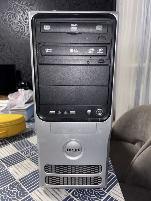 Компьютер стационарный+колонки с сабвуфером, мышь, клавиатура.