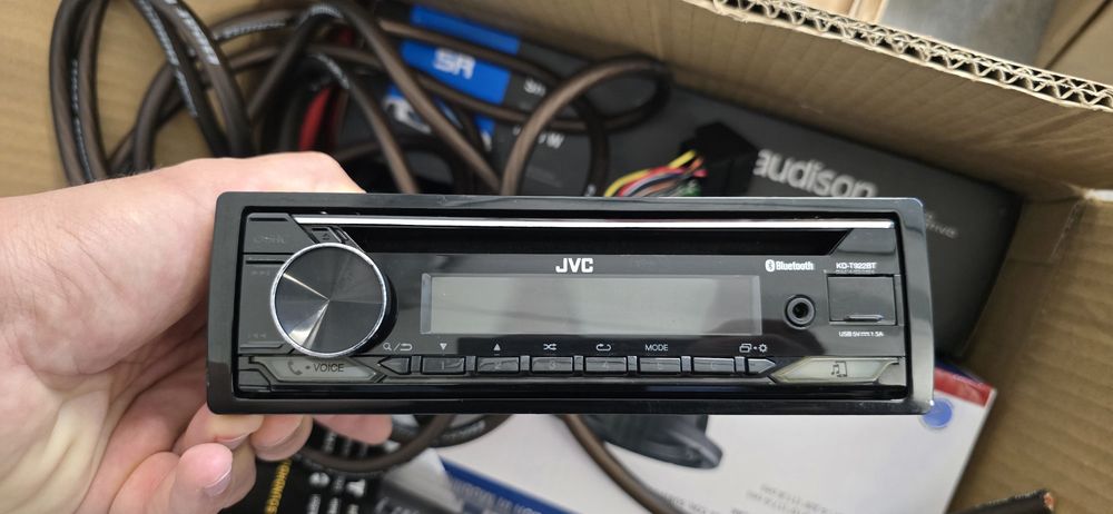 Radio auto cu bluetooth JVC KD-T922BT