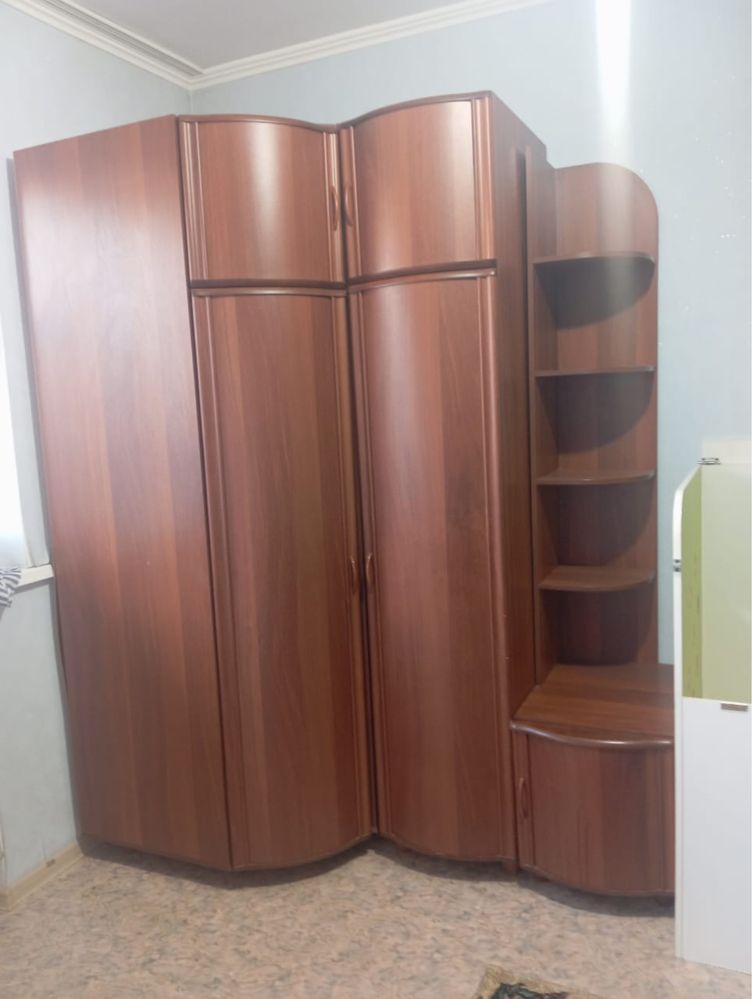 Продам шкаф угловой