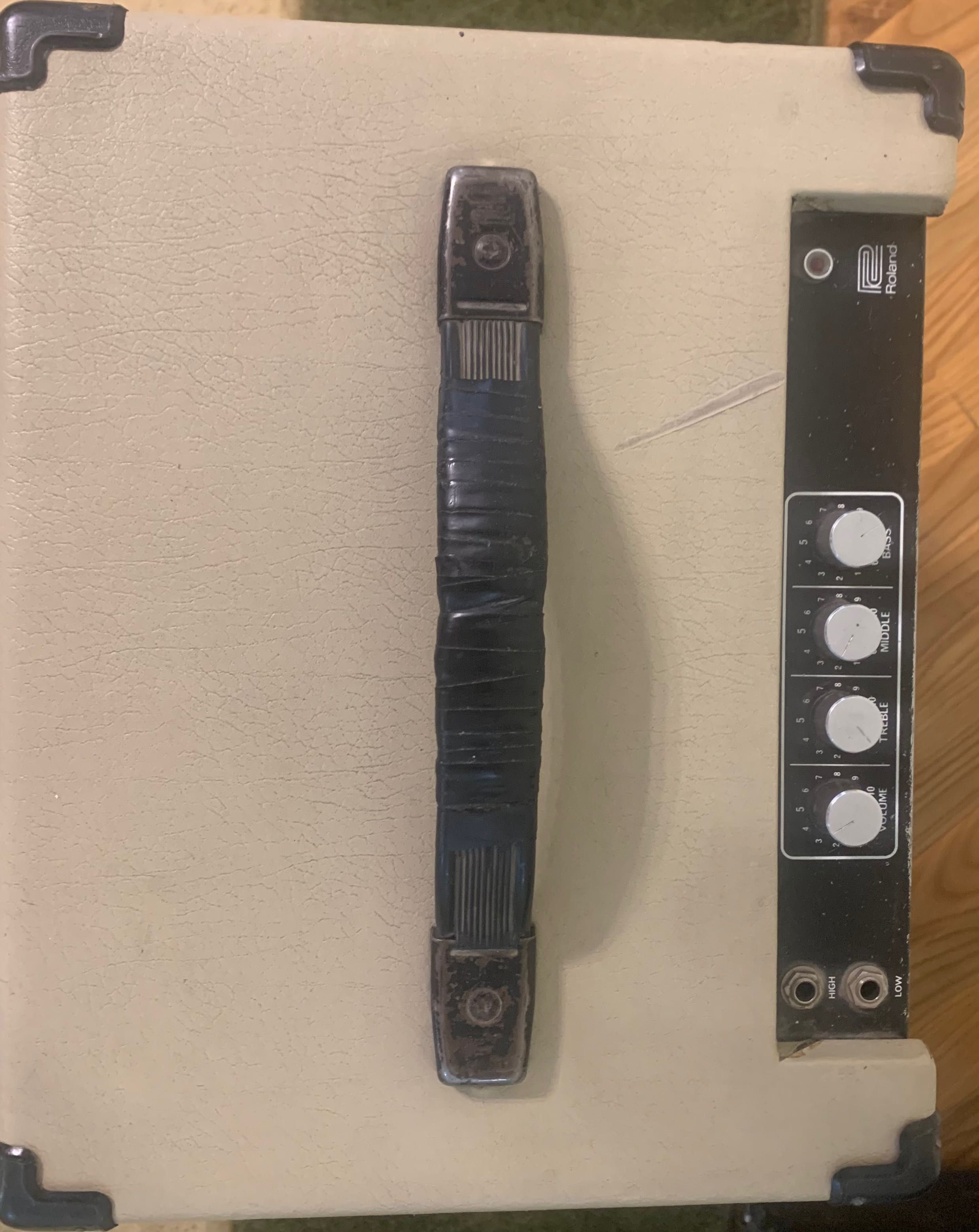 Басовый комбо усилитель Roland Cube 60 Bass. Япония