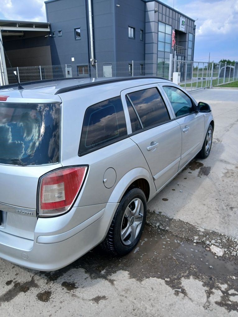 Vând Opel astra h 1.7