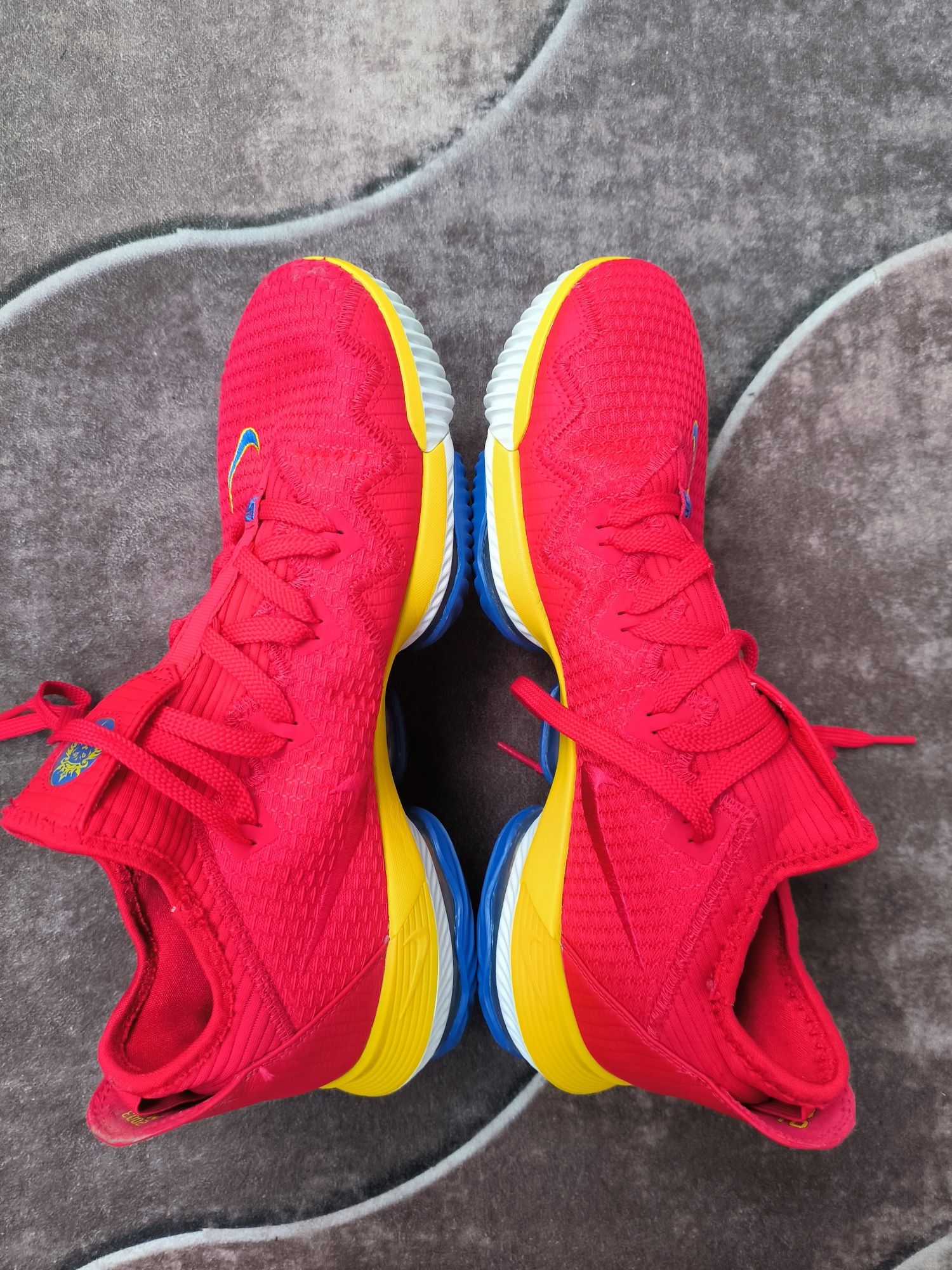 NIKE LEBRON номер 45,5