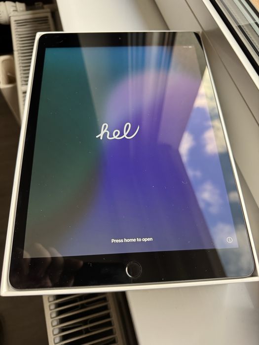 Vand IPAD 7 , wifi , cutie, impecabil