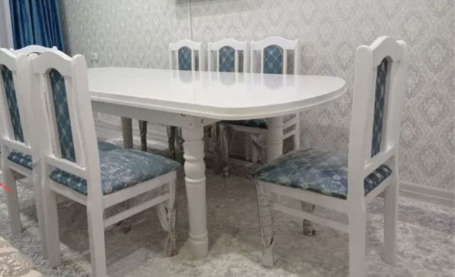 Продаётся  стол со  стульями