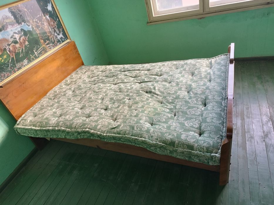 Масивно легло с дюшек