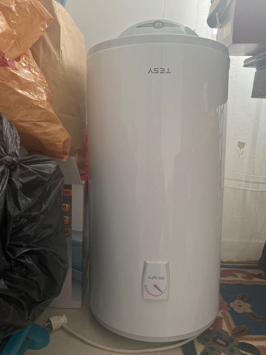 Vand boiler electric de 50l folosit 1 luna