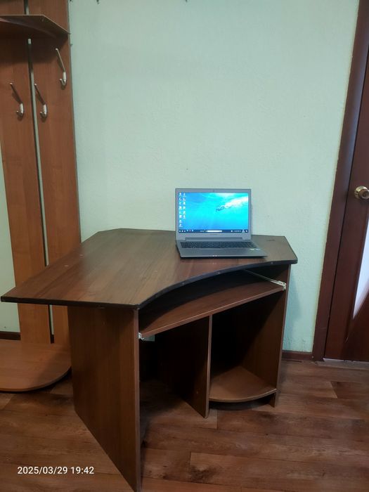Стол письменный, рабочий.