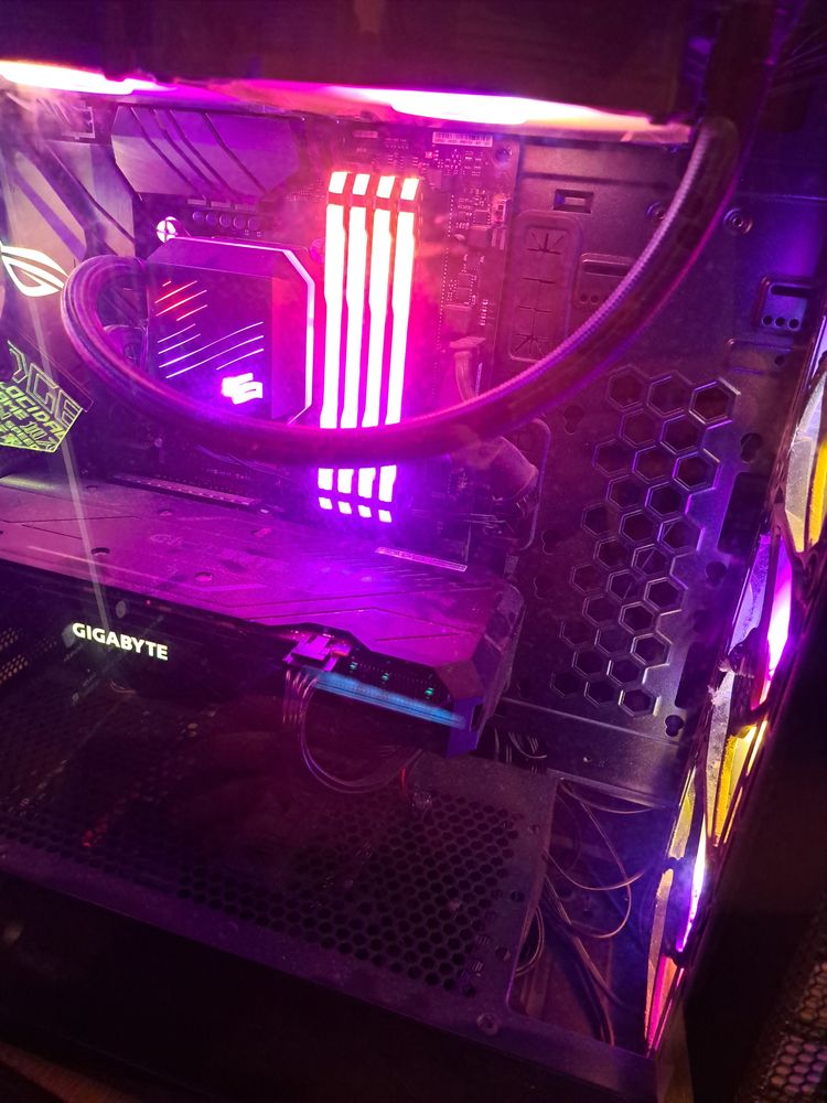 setup gaming + scaun gaming , etc . Fara defecte !
