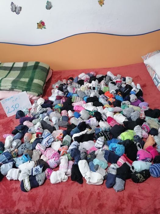 REDUCERE : Ciorapi pentru copii :  250 perechi