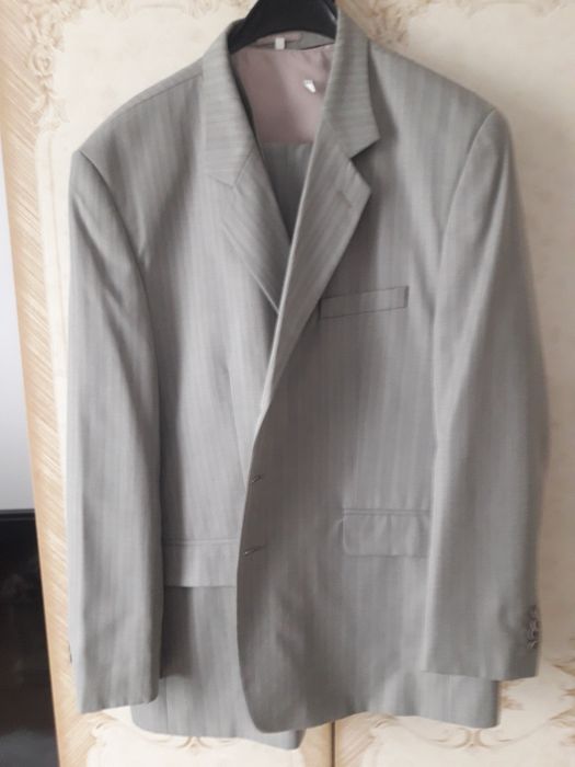 Vand costum barbatesc marimea 58 culoare verzui spre grii