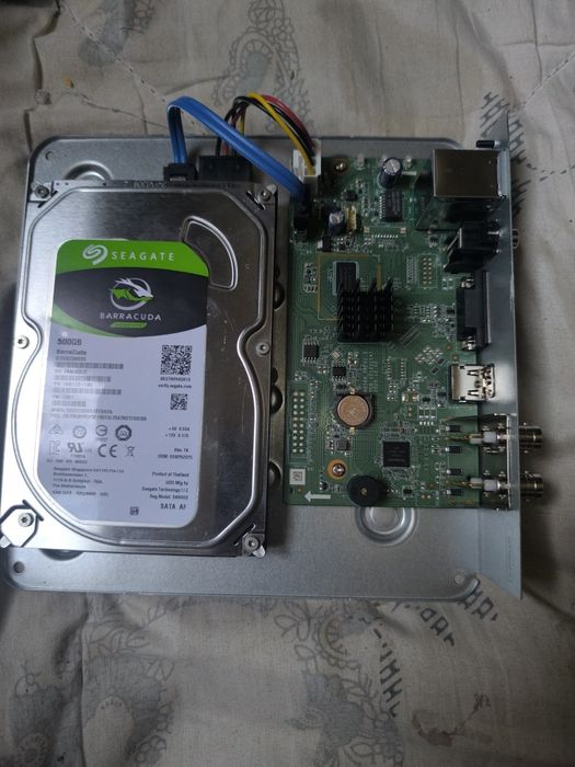 Продам видеорегистратор Hikvision