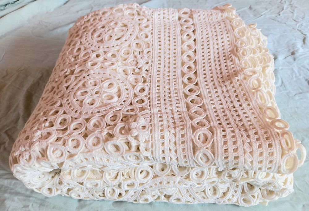 Fata de masa lucrata manual macrame ,dimensiune foarte mare