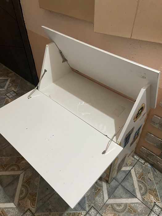 Продается детский стол-тумба