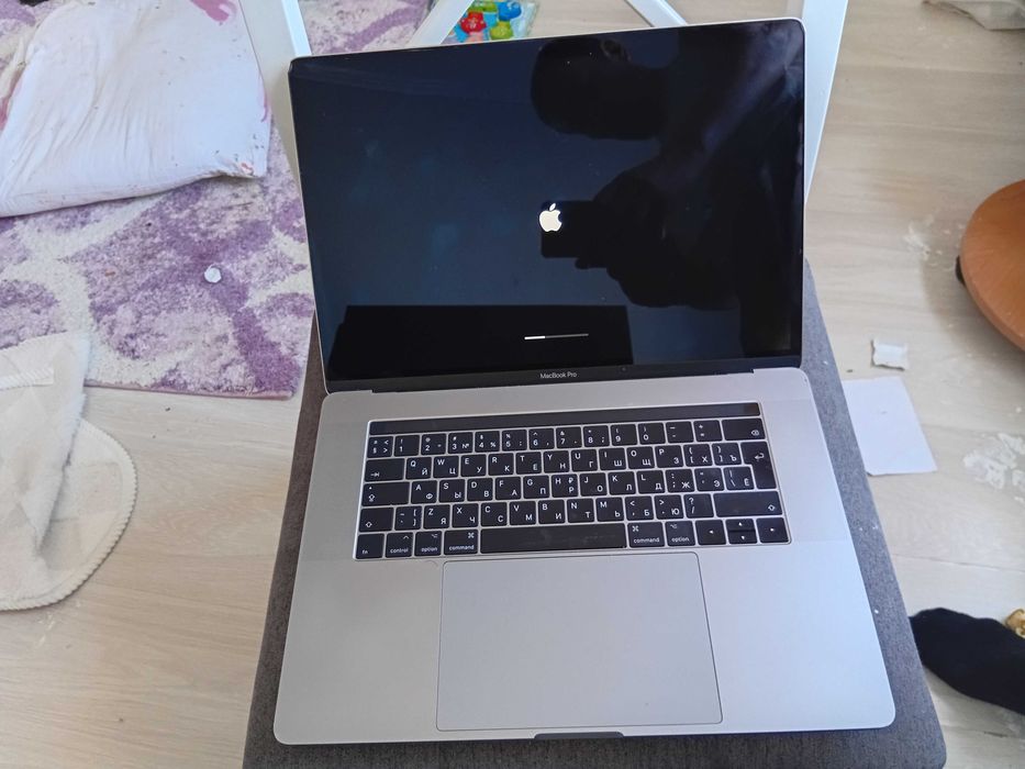 Apple Macbook Pro 15 inch 2017  Intel I7 2.8GHz RAM:16GB SSD:500GB