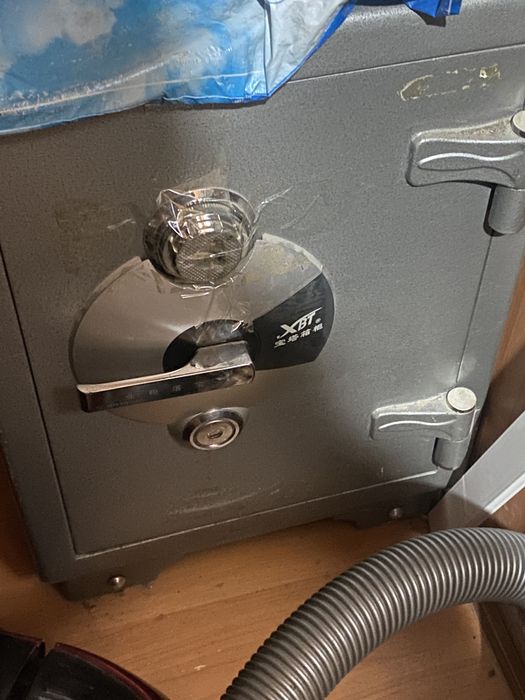 Продам сейф надежный