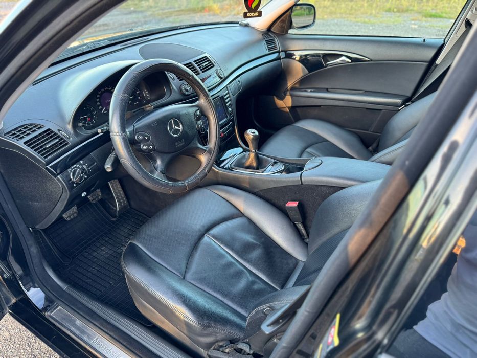 Vând Mercedes E Class W211
