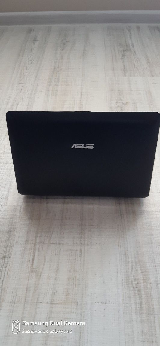 Лаптоп Asus Черен