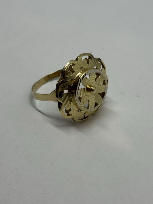 златен дамски пръстен 3.99гр 14к 585
