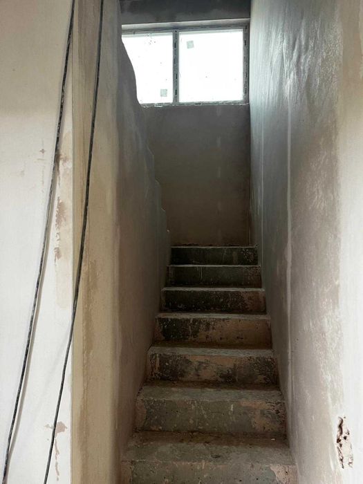 Новопостроена триетажна къща в Бяла