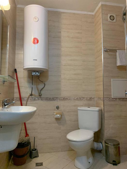 Дава се под наем Тристаен апартамент в Бургас, Лазур - 80 кв.м за 663 € - Снимка #3