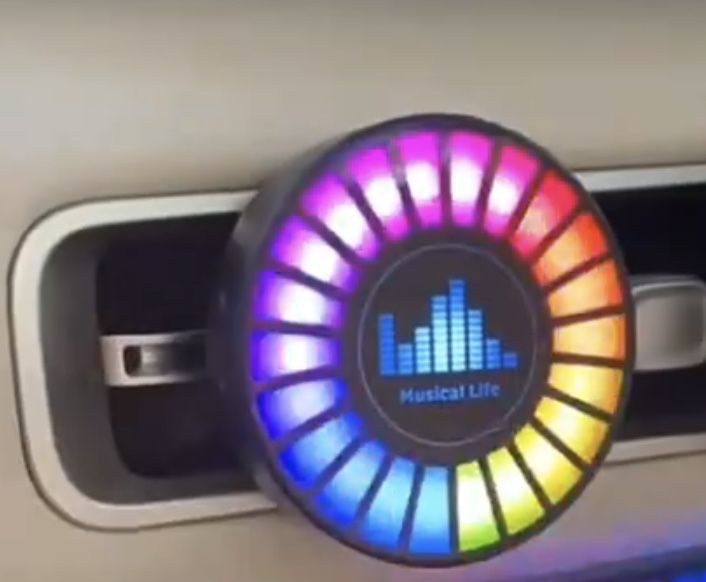 1 bucată = Lampă ritmică pentru interiorul mașini dumneavoastră .