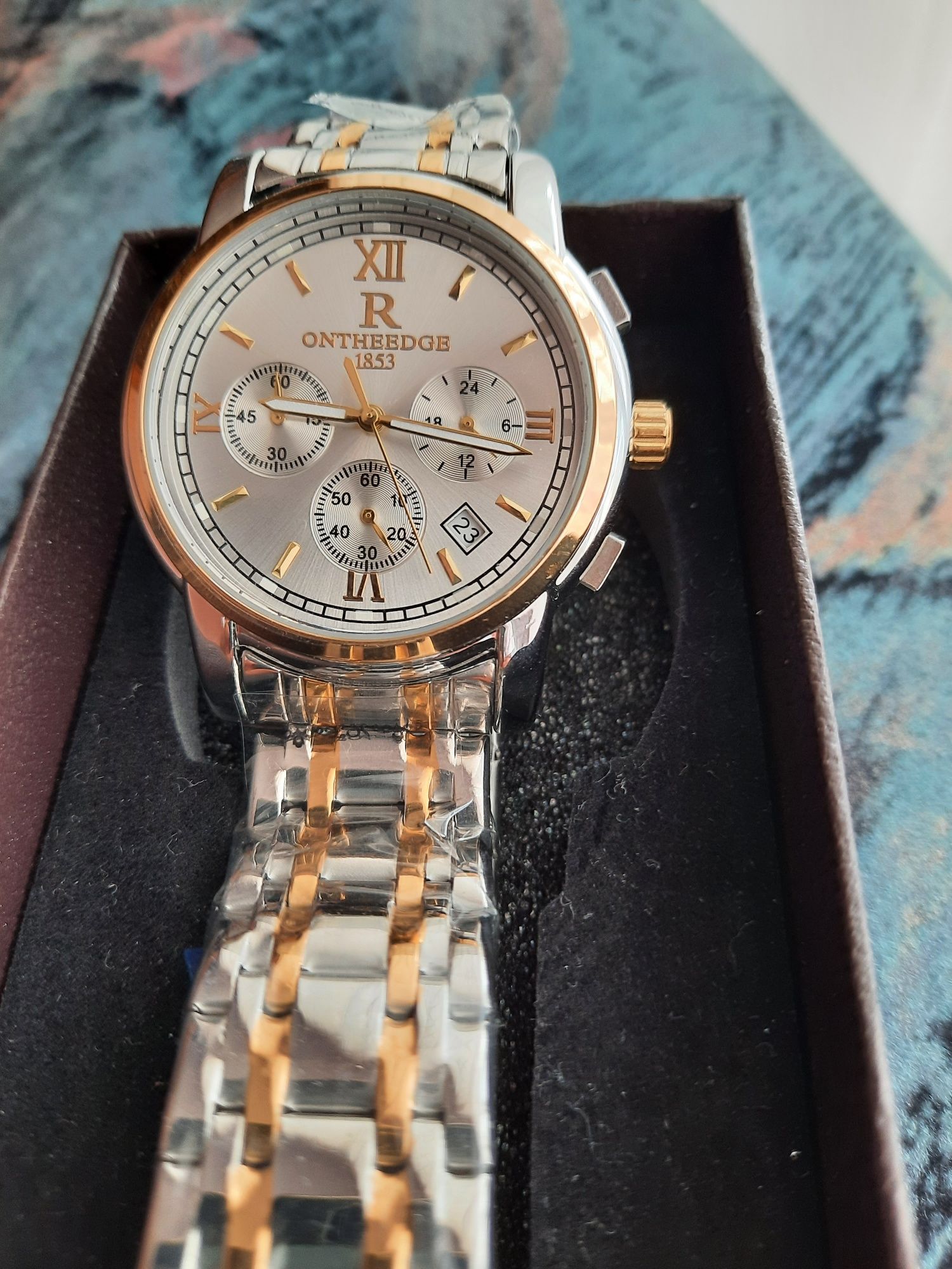 Продавам  Чисто  Нов  Часовник  Закупен  От  Германия