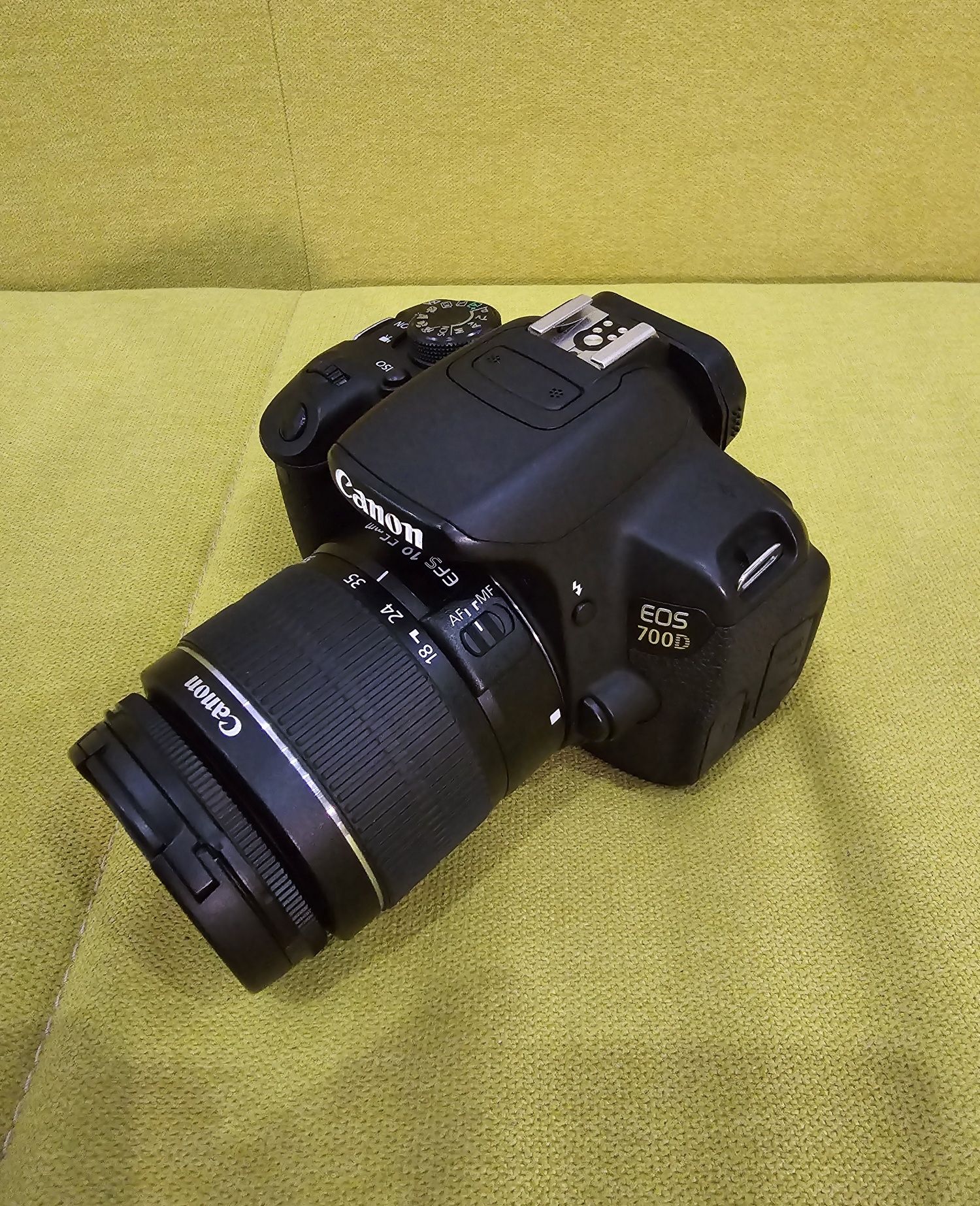 Canon 700D + Obiectiv 18-55 + Telecomanda