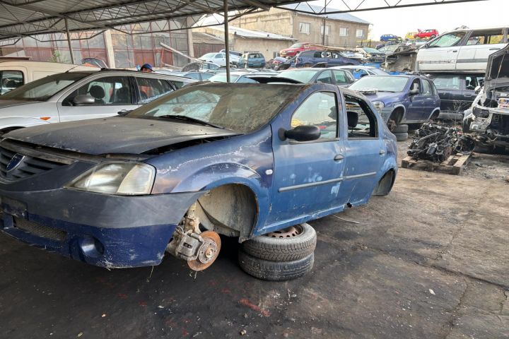 Calculator motor ECU 8200483732 Dacia Logan prima generatie