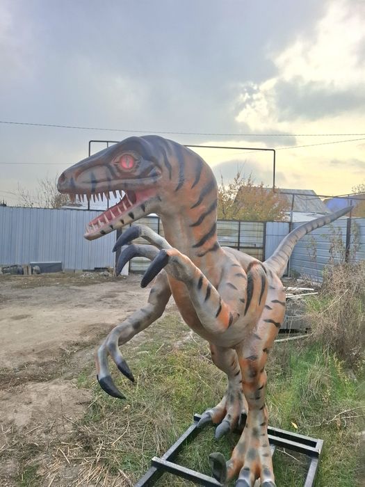 Продам динозавр срочно высота 2.5 длина 3м  из стеклокомпазита