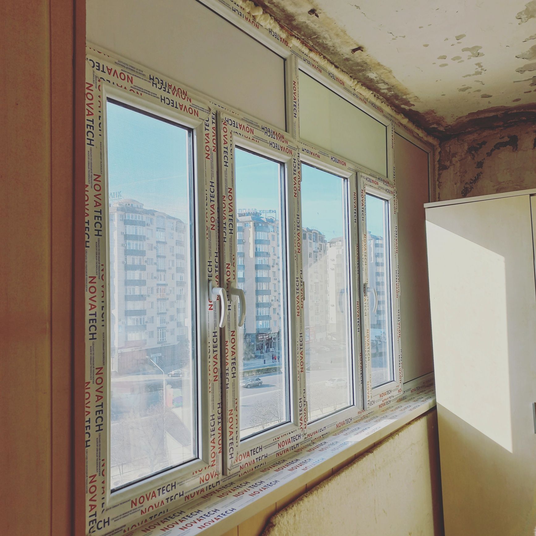 Пластиковые и Алюминиевые окна
Двери на балкон
перегородки
Витражи
Мас