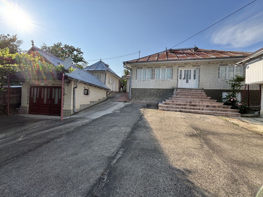 Casa si anexe Sanduleni
