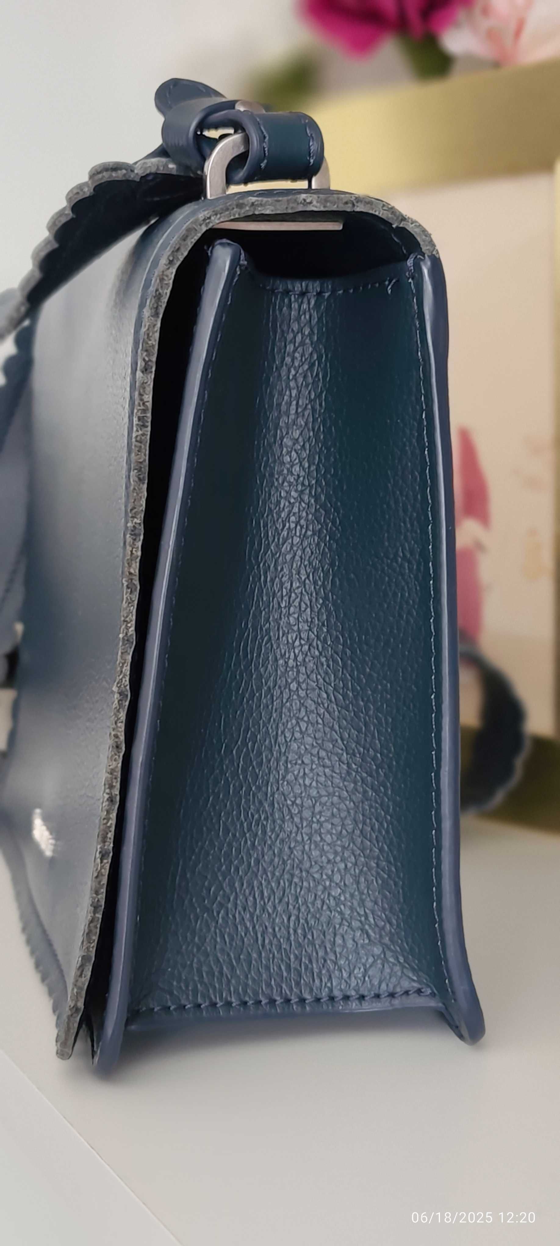 Coccinelle cross body